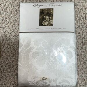 BARDWIL Linens Tablecloth oblong size 70 x122 white